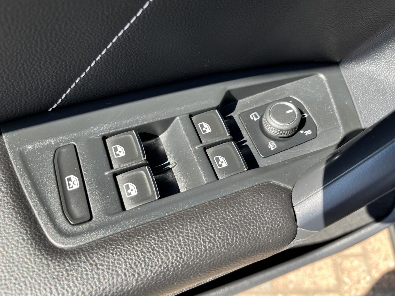 Volkswagen TIGUAN 1.4 TSI eHybrid 2X R-Line / AUTOMAAT/ 245 PK/ APP-CONNECT/ STUUR+STOEL VERWARM./ ELEK. ACHTERKLEP/ PARK.SENSOR.V+A/ ACC/ DIGITAL DASH/ DODE HOEK/ KEYLESS/ NAVI/ DAB/ CLIMA/ LED/ ISOFIX