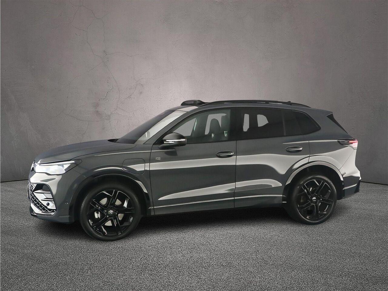 Volkswagen TIGUAN R-Line Business 1.5 TSI eHybrid 204pk DSG Automaat Trekhaak, Black Style, Panoramadak, Adaptive cruise control, LED matrix koplampen, 360 camera