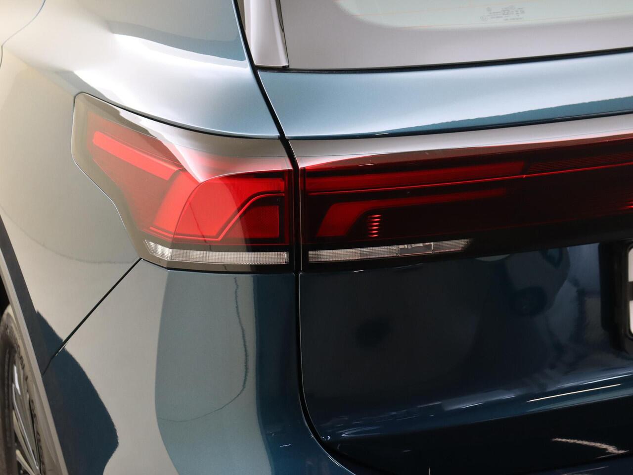 Volkswagen TIGUAN 1.5 eHybrid Life Edition | SoH 100% | Trekhaak | 360 camera | Adaptieve demping systeem | 3-zone airco | Dodehoek detectie | Adaptieve cruise control | CarPlay | Stoel- en stuurwielverwarming |