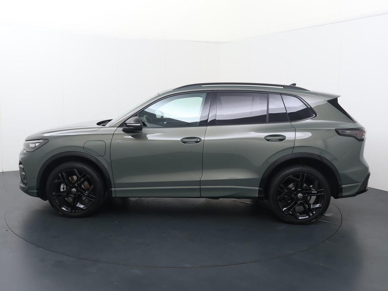 Volkswagen TIGUAN 1.5 eHybrid R-Line Business | 204 PK | SoH 100% | Trekhaak wegklapbaar | Elek. achterklep | Voorstoelen verwarmd | Apple Carplay/Android Auto |