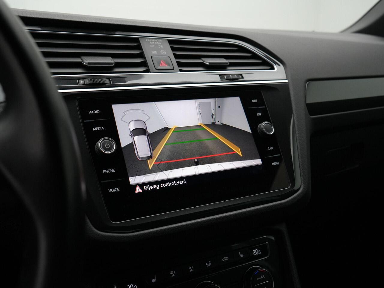 Volkswagen TIGUAN 2.0 TSI 190 pk DSG 4Motion Highline Business R / R-Line | Panoramadak | Trekhaak | Achteruitrijcamera | Stoelverwarming | Navigatie