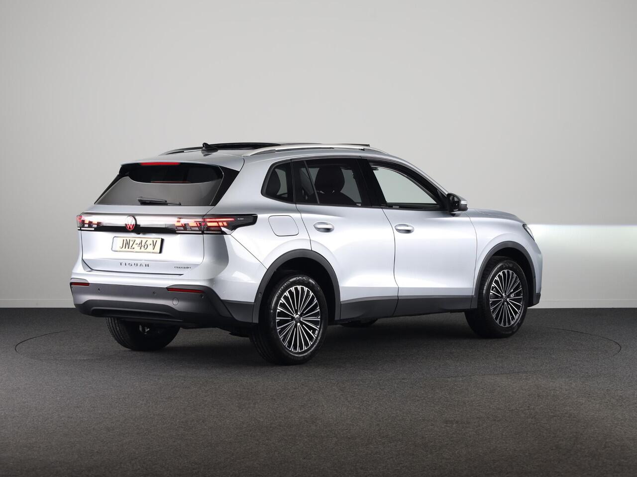 Volkswagen TIGUAN 1.5 eHybrid Life Edition 204 PK | Automaat (DSG) | Panoramadak | Navigatie | Elektrische klep