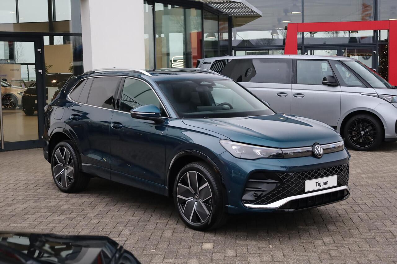 Volkswagen TIGUAN 1.5 eHybrid R-Line Edition 272PK / 200kW LED Matrix IQ.Light, rondomzichtcamera, Apple Carplay & Android Auto, elektr. bedienbaar panoramadak, voorstoelen verwarm- en ventileerbaar met massagefunctie, achteruitrijcamera, elektr. uitklapbare trekhaak met a