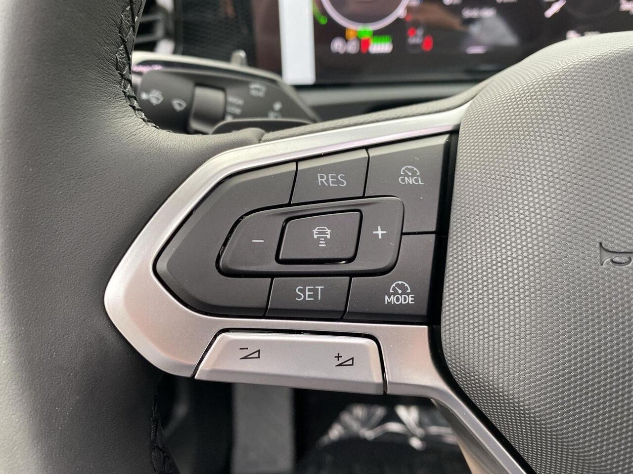 Volkswagen TIGUAN 1.5 eHybrid Life Edition | Pano | Trekhaak | 18" |