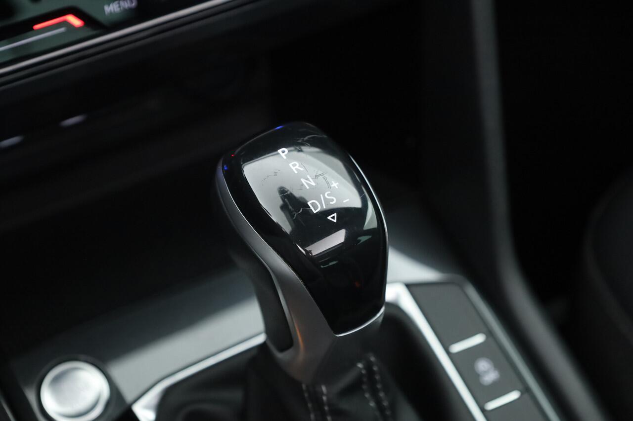 Volkswagen TIGUAN 1.5 TSI R-Line DSG | Pano | Elek. Trekhaak | Camera | Stoel- Stuurverw. | Keyless | Navi