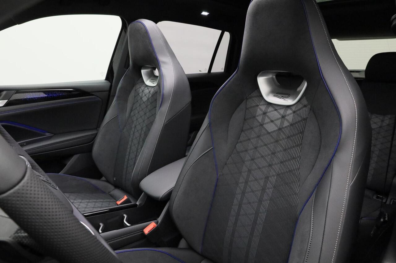 Volkswagen TIGUAN 1.5 eTSI 150 pk DSG R-Line Business | Panoramadak | Trekhaak | IQ Light | Rondomzicht camera | Stoelverwarming | Navigatie | Massage