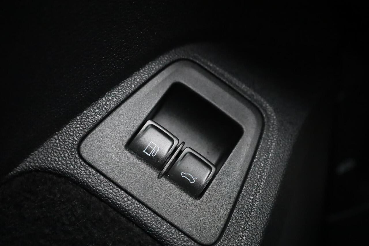 Volkswagen TIGUAN 1.4 TSI eHybrid R-Line Business+ PL ¤720 p/m* 150PK / 110kW panoramadak Lederenbekleding + elektrische stoelverstelling met geheugen stoelverwarming area view rondom zicht camera stuurwiel verwarming IQ matrix easy open & close park assist acc side assist