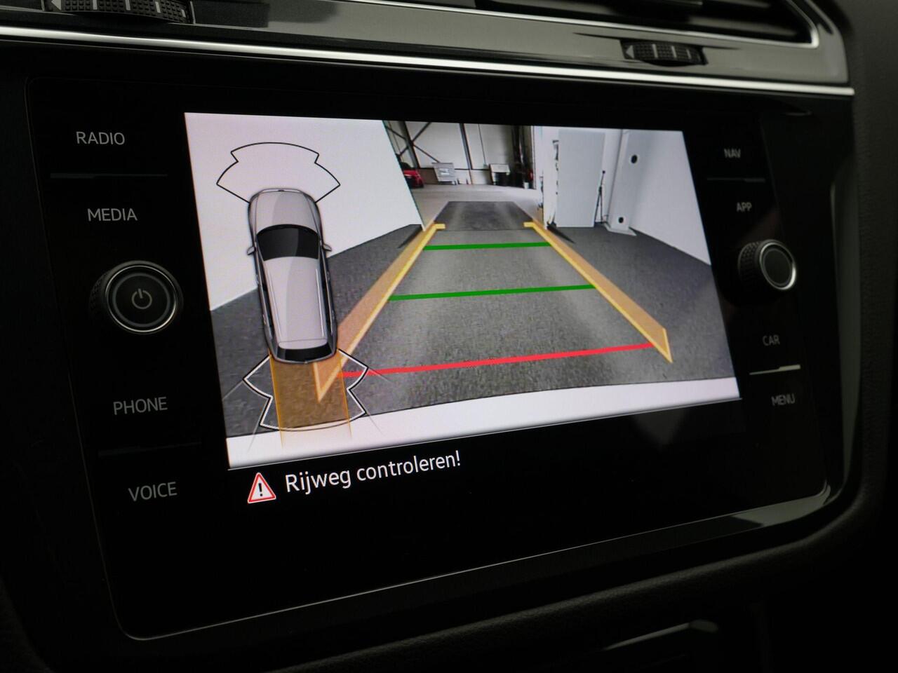 Volkswagen TIGUAN 1.4 TSI eHybrid 245 pk DSG R-Line Business | Panoramadak | IQ Light | Standkachel | Stoel-/stuurverwarming | Achteruitrijcamera | 19 inch