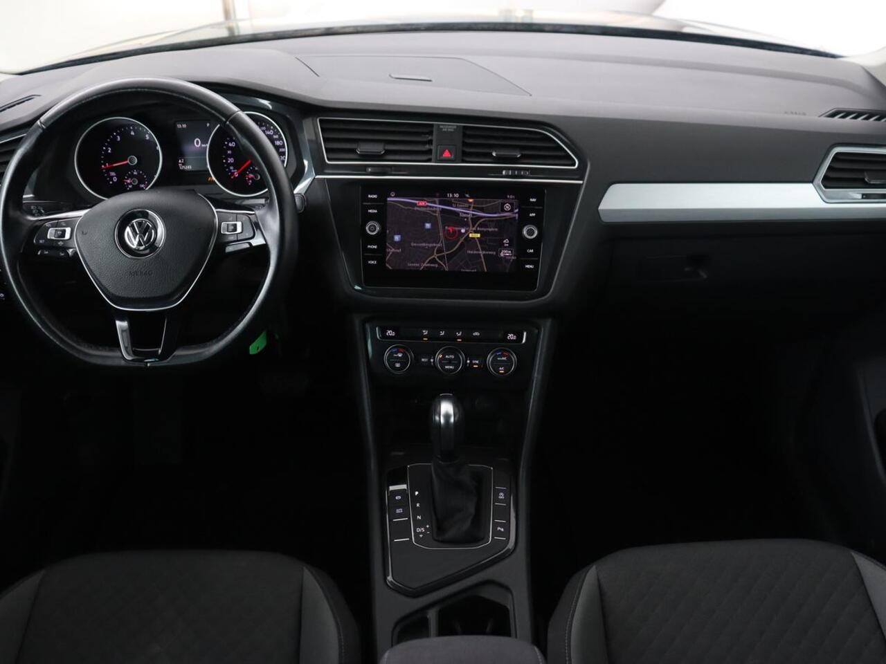 Volkswagen TIGUAN 1.5 TSI Comfortline | Carplay | Adaptive cruise | Navigatie | DAB | Parkeerhulp | Climate control | Bluetooth | Getint glas