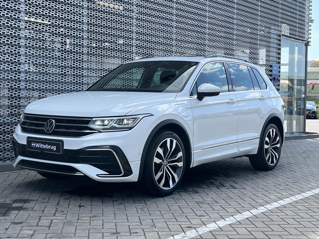 Volkswagen TIGUAN 1.4 TSI eHybrid 245PK R-Line Business+ / Panoramadak / Zwenkbare Trekhaak / R-Line Exterieur + Interieur / 360 Camera / Stuur + Stoelverwarming **