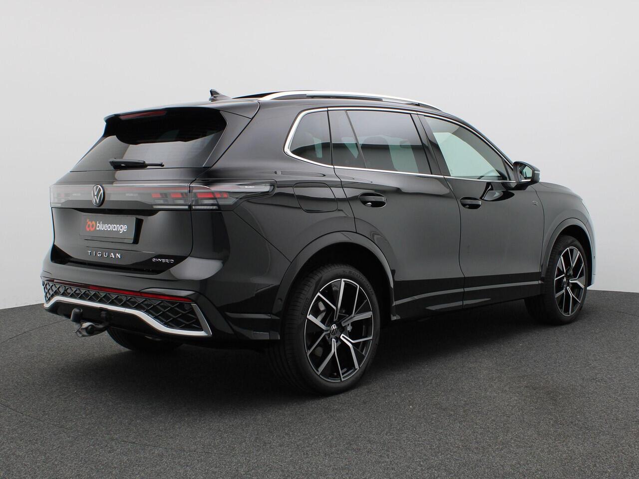 Volkswagen TIGUAN 1.5 eHybrid R-Line Edition Pano-Schuifdak, 20" LM Velgen, Trekhaak, Matrix LED-Verlichting, Navi, Side Assist, Elektr. Achterklep