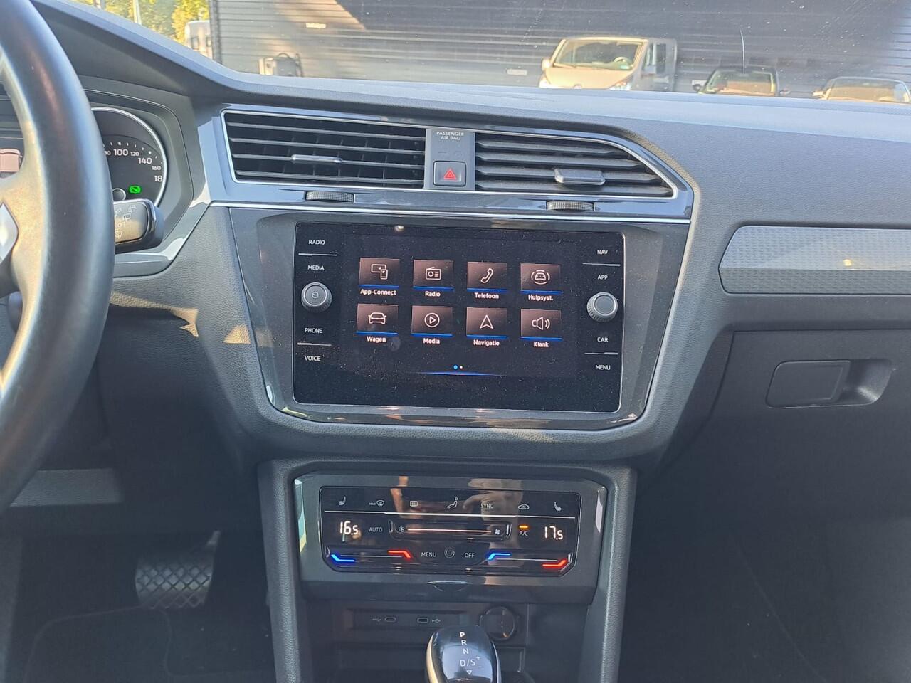 Volkswagen TIGUAN 1.5 TSI Life Business | All-seasons | Trekhaak | Elek. klep | Stoelverwarming | Keyless | Camera |