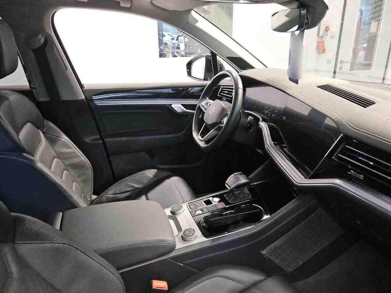Volkswagen TOUAREG 3.0 TSi eHybrid 4MOTION | Wordt verwacht | Trekhaak | DYNAudio | Keyless | Leer