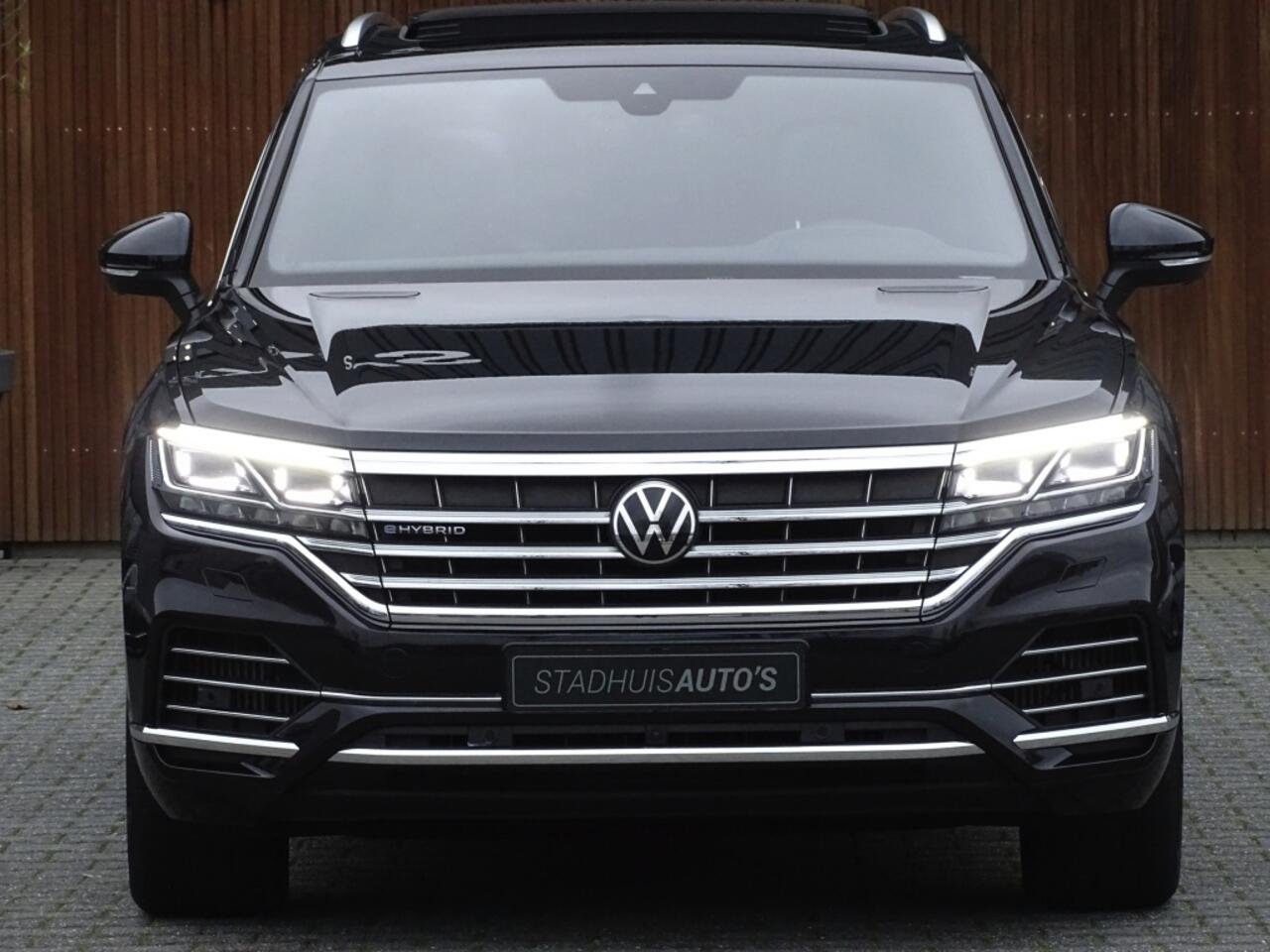 Volkswagen TOUAREG 3.0 TSI e-Hybrid 381PK / pano / 360° / trekhaak