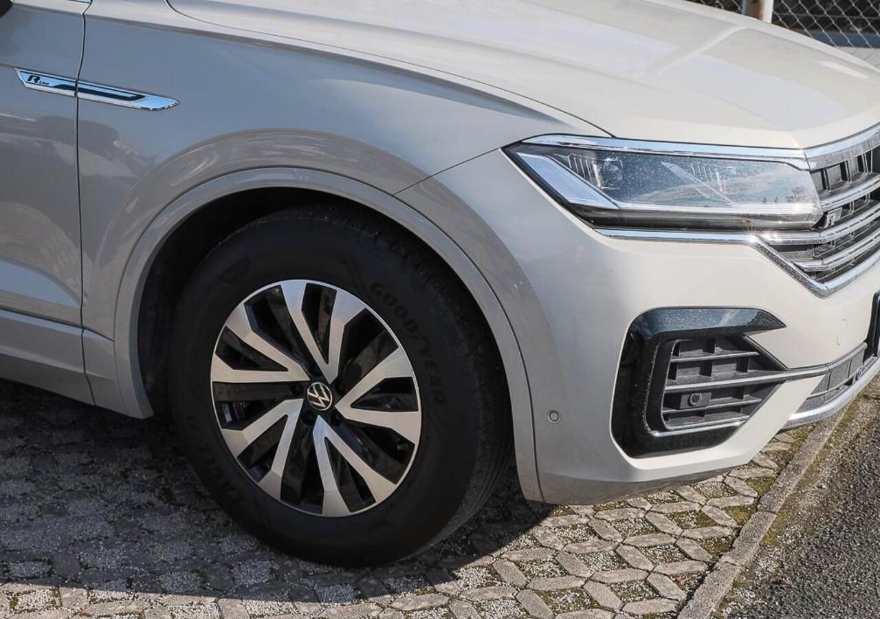 Volkswagen TOUAREG 3.0 TDI Elegance R-Line ACC Luchtvering Comfortstoelen Head-Up Dynaudio Stuurverwarming 360 Camera