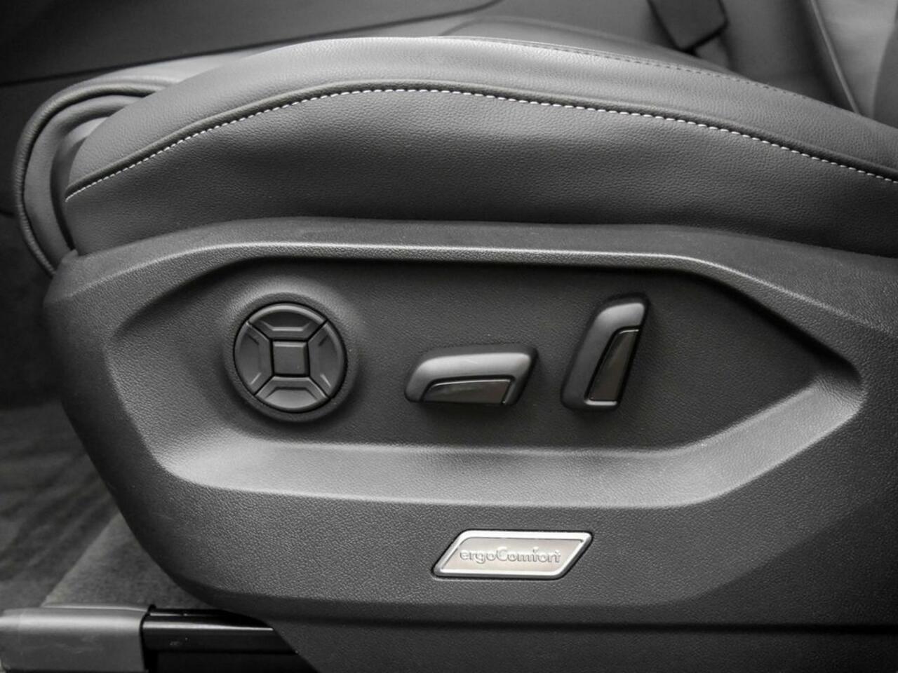 Volkswagen TOUAREG 3.0 TDI Grijs Kenteken ACC LUCHTVERING TREKHAAK COMFORTSTOELEN