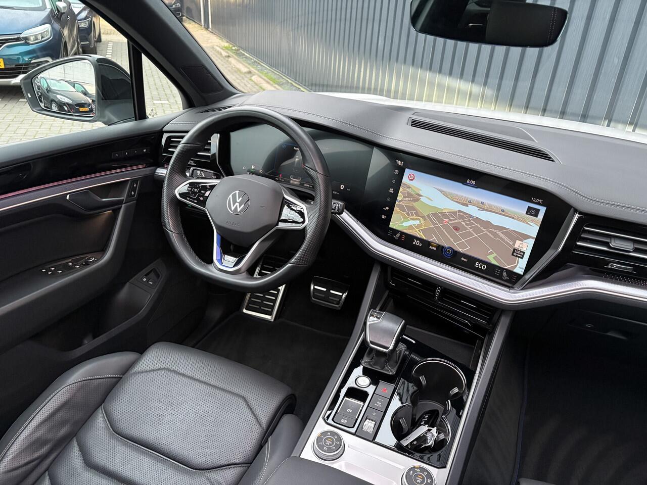 Volkswagen TOUAREG 3.0 TSi 4MOTION R | Luchtvering | Panodak | Trekhaak | Stoelkoeling | 360 Camera | Black Style | Prijs Rijklaar!!