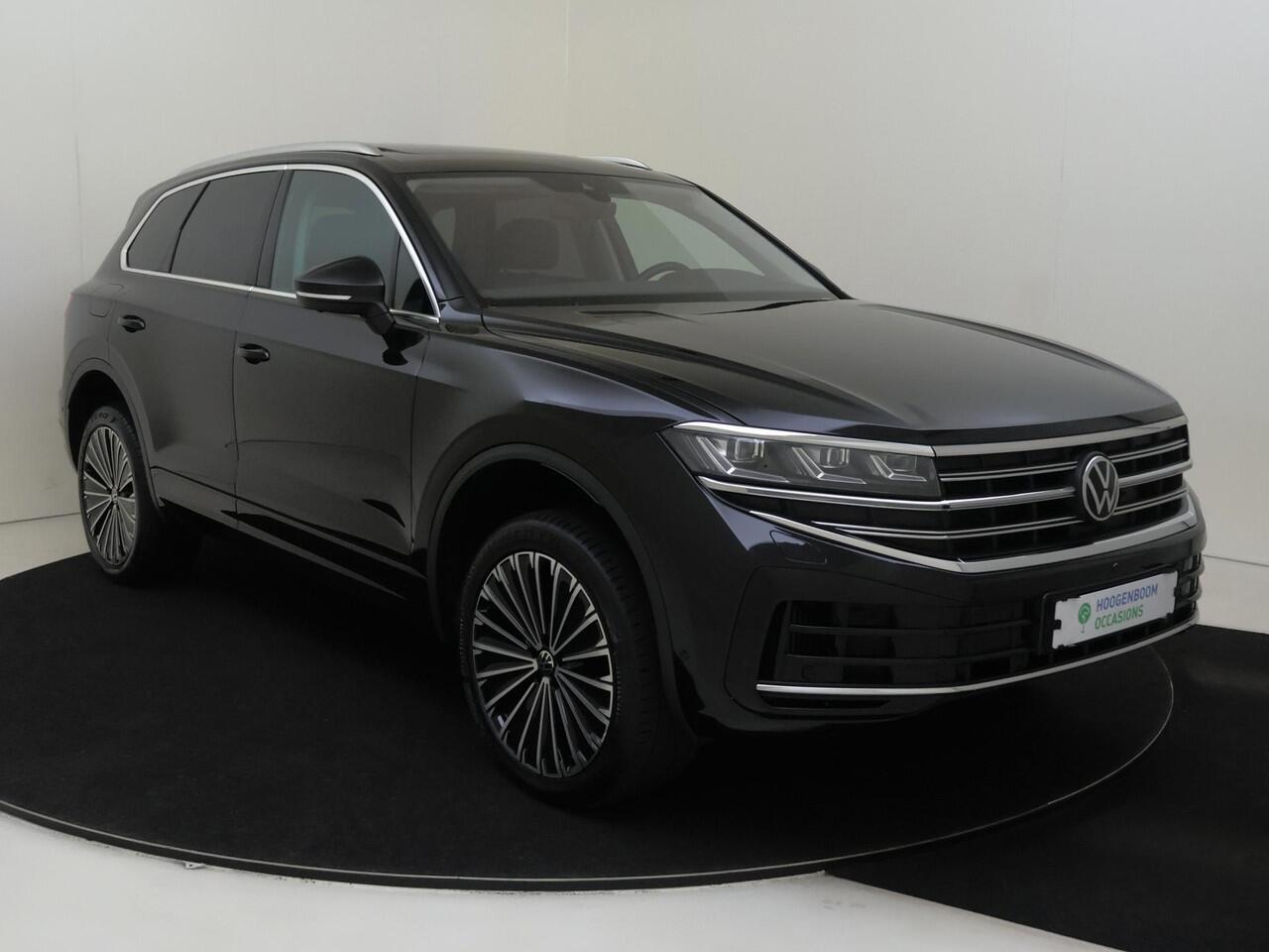 Volkswagen TOUAREG 3.0 TSi eHybrid 4MOTION Elegance | Panoramadak | Trekhaak | Luchtvering | Parkeerassistent | Nachtzichtassistent | 360 camera | 4-zone airco | Head-up display | Dodehoek detectie |
