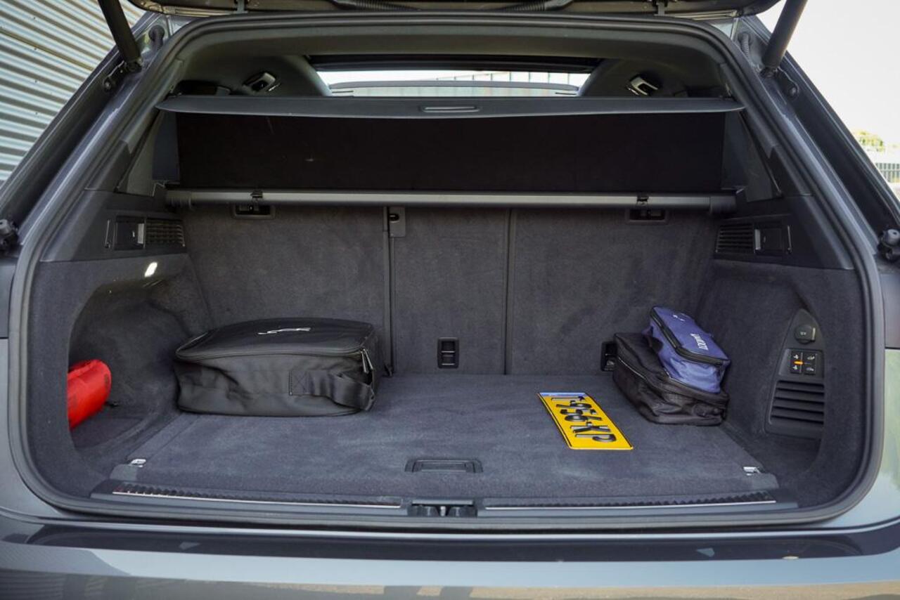 Volkswagen TOUAREG 3.0 TSi 4MOTION R / Pano / Luchtvering / Incl BTW / ACC