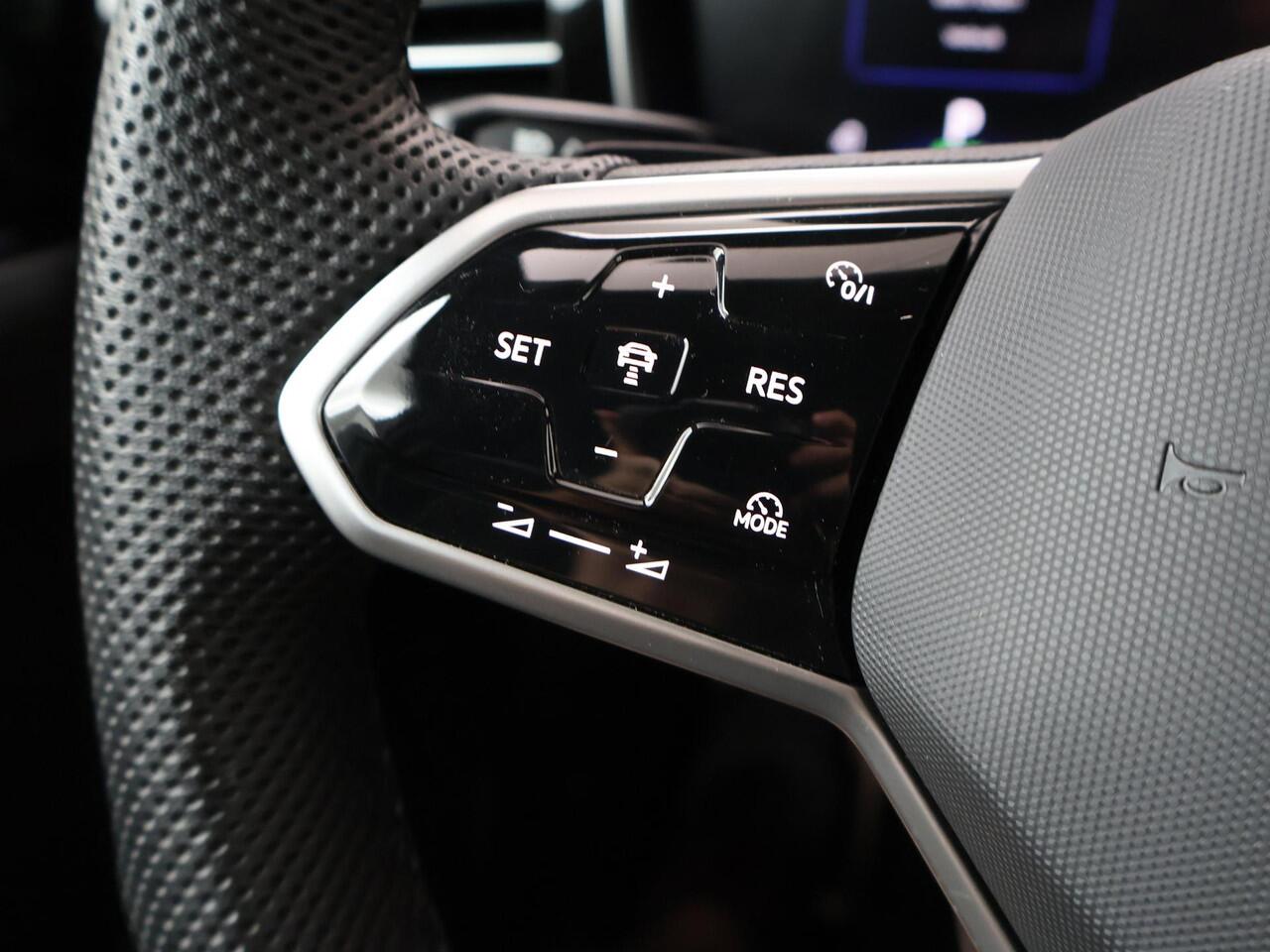 Volkswagen TOUAREG 3.0 TSi eHybrid 4MOTION R | 462 PK | SoH 93% | Head up display | Panorama dak | Massage stoelen | Velgen 21''