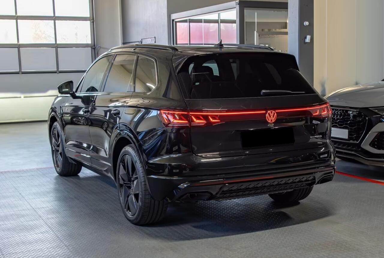 Volkswagen TOUAREG 3.0 TSi eHybrid 4MOTION R 463 PK ACC Head-Up Trekhaak Stoelkoeling Panoramadak