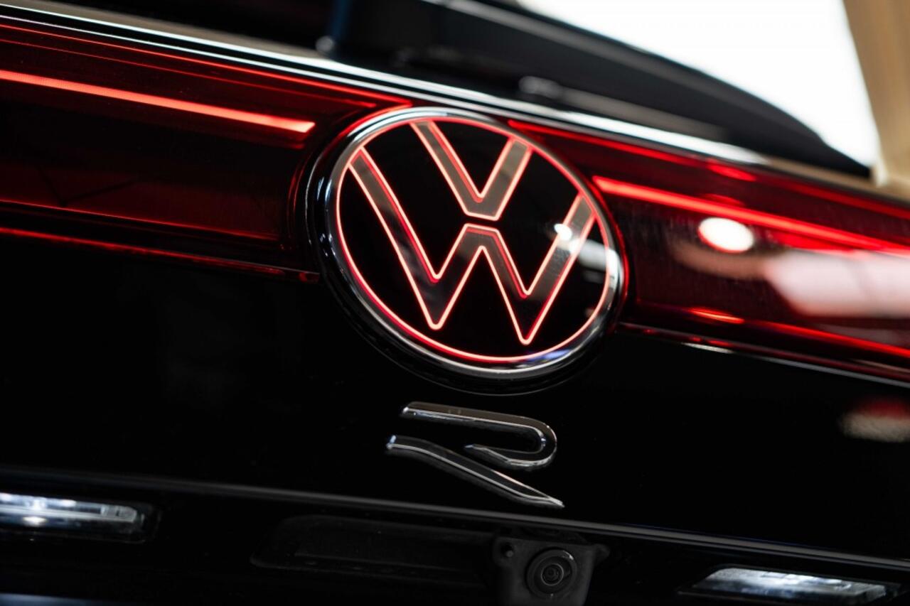 Volkswagen TOUAREG R 3.0 TSI 462 PK Hybrid, Panodak, Massage, Trekhaak, Leder, Luch