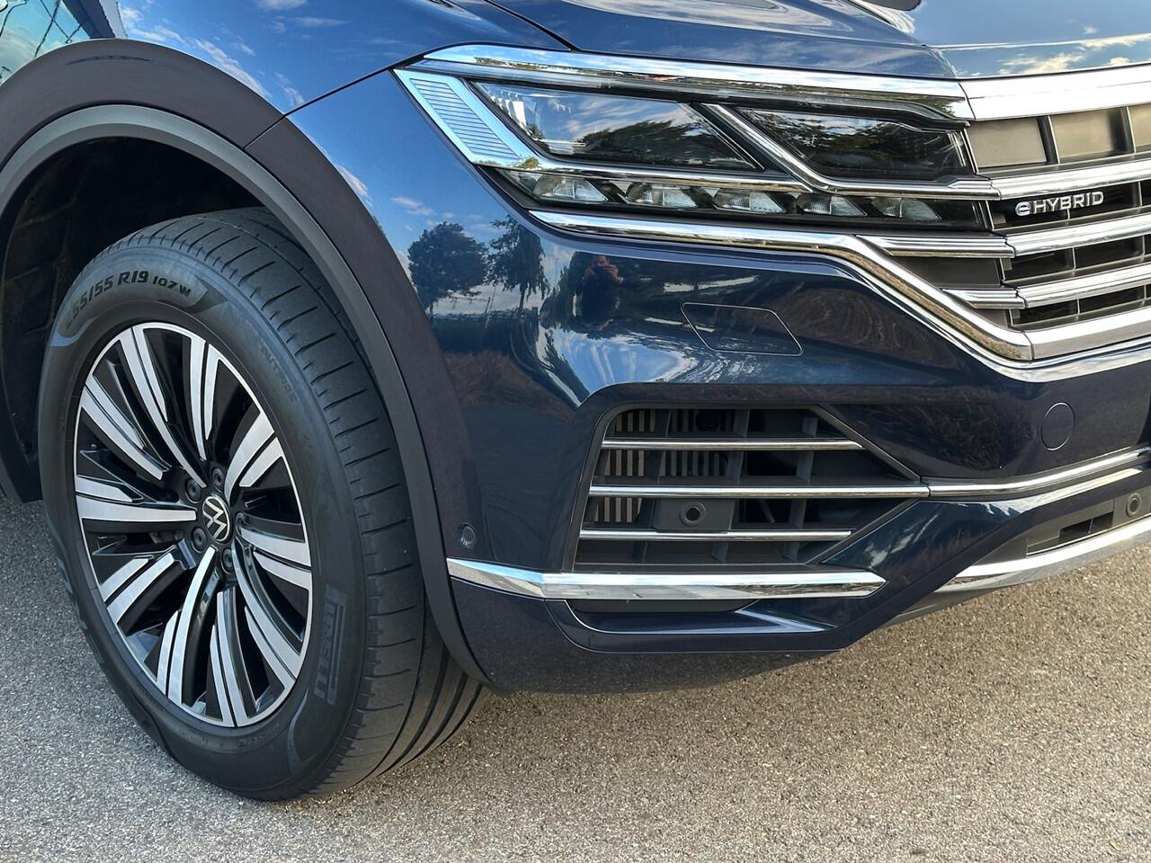 Volkswagen TOUAREG 3.0 TSi eHybrid 4MOTION Elegance | Panoramadak | Trekhaak | Head up | Leder | Rijklaar incl. garantie