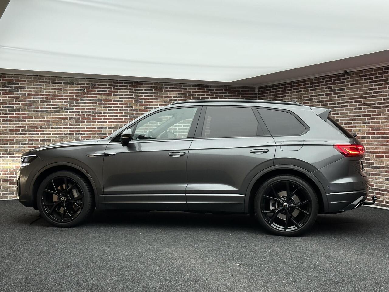 Volkswagen TOUAREG R 3.0 TSi 4MOTION | Puglia| Dak| Massage| Luchtvering| BTW auto|