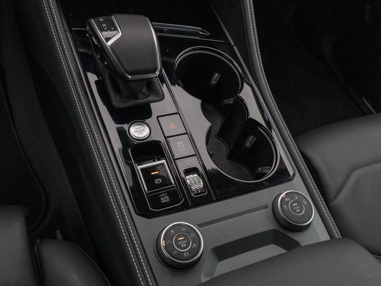 Volkswagen TOUAREG 3.0 TDI Elegance Grijs Kenteken ACC LUCHTVERING COMFORTSTOELEN TREKHAAK