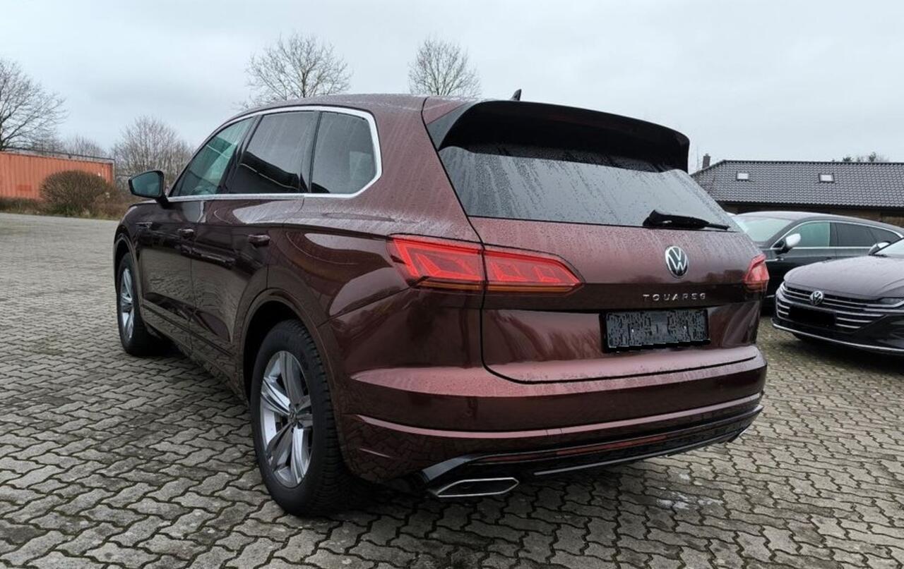 Volkswagen TOUAREG 3.0 TDI R-Line ACC Luchtvering Comfortstoelen Trekhaak