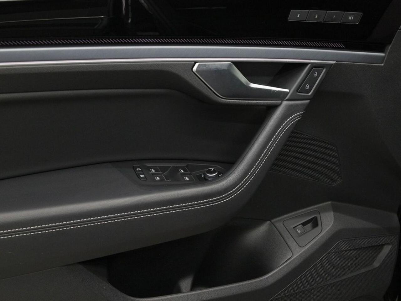 Volkswagen TOUAREG 3.0 TSI R-Line ACC Luchtvering Trekhaak Comfortstoelen Massage Nachtzicht 20 Inch Head-Up