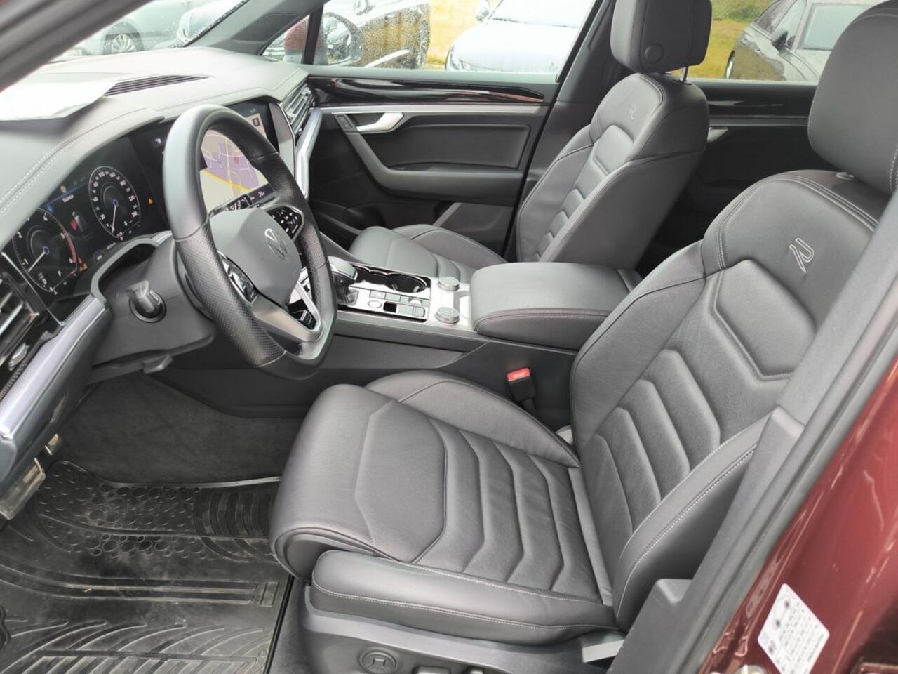 Volkswagen TOUAREG 3.0 TDI R-Line ACC Luchtvering Comfortstoelen Trekhaak
