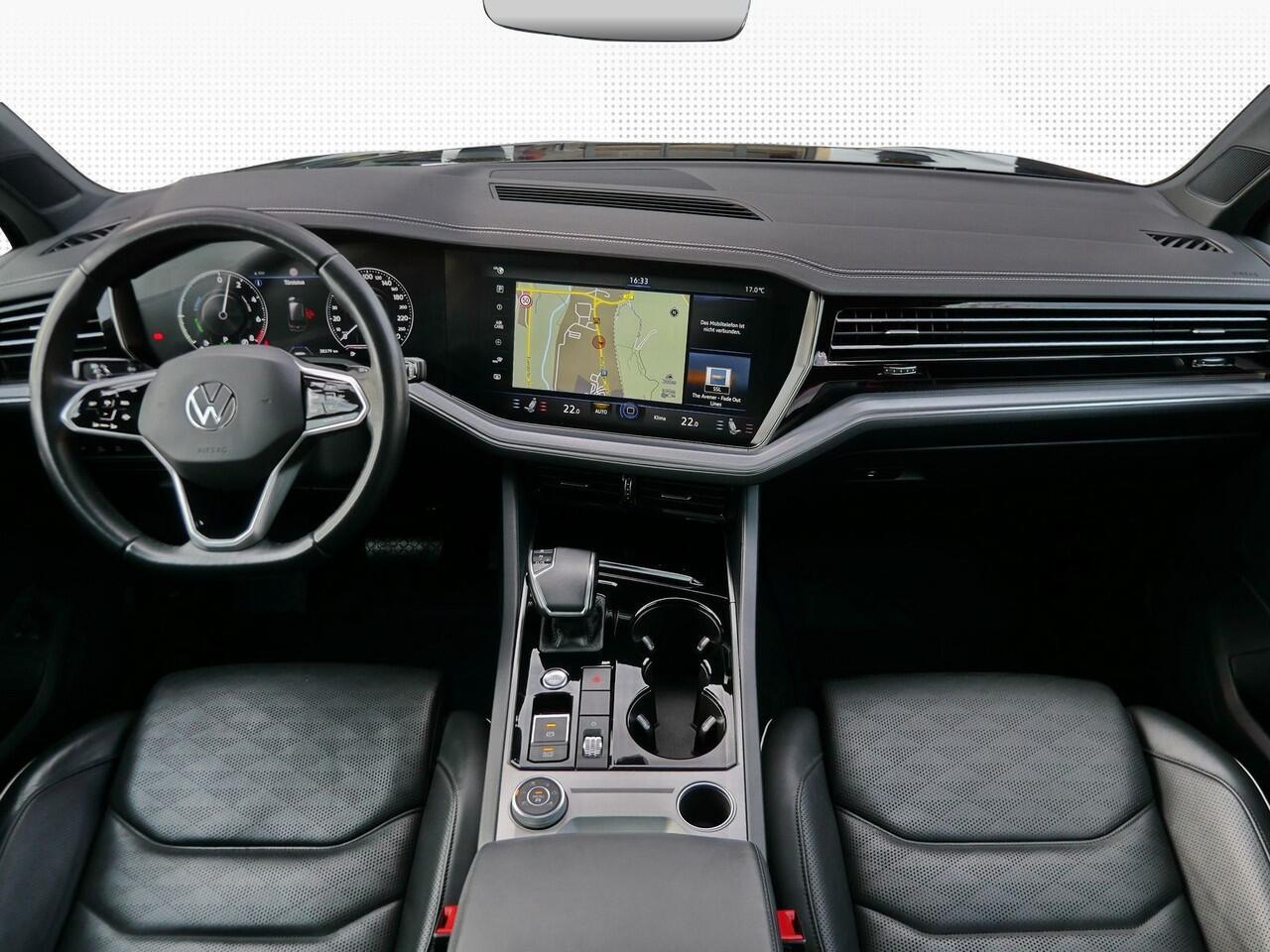 Volkswagen TOUAREG 3.0 TSi eHybrid 4M Elegance ACC Panoramadak Stoelkoeling Memory Trekhaak Camera