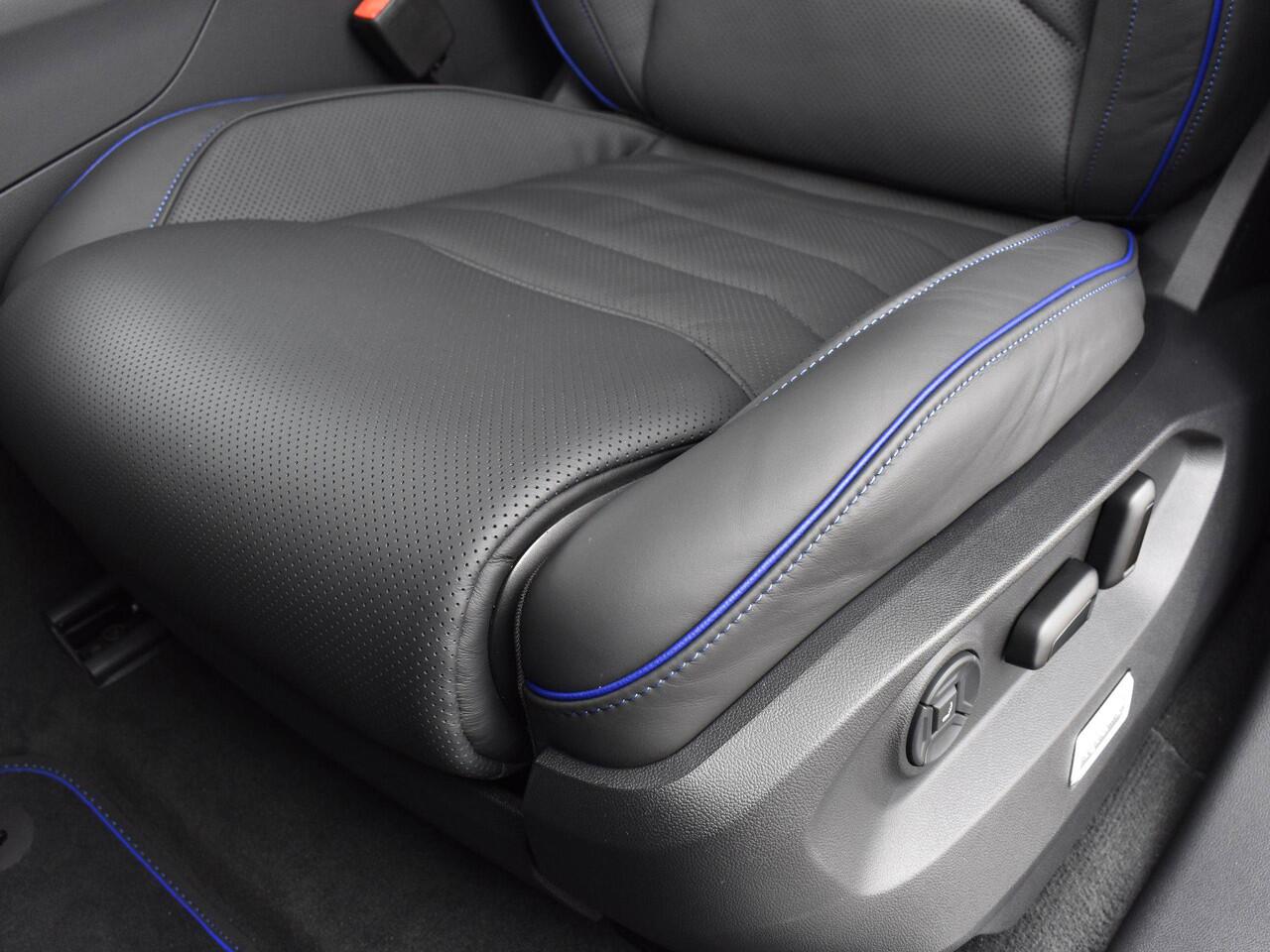 Volkswagen TOUAREG R Edition 3.0 eHybrid 462 PK 8 versn. DSG · Nachtzichtassistent · Comfort Pakket · Trekhaak inklapbaar, met elektrische ont grendeling, incl. aanhangwagenmanoeuvreerhulp 'Trailer Assist' · Zijruiten achter en achterruit getint, 82% lichtabsorberend en gel