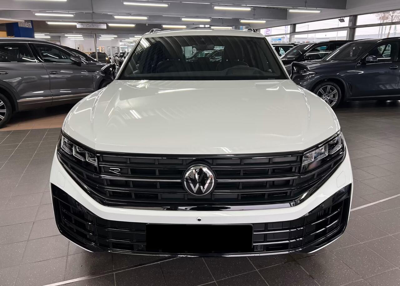 Volkswagen TOUAREG 3.0 TSi eHybrid 4MOTION R Grijs Kenteken ACC LUCHTVERING TREKHAAK COMFORTSTOELEN HEAD-UP DISPLAY Panoramadak