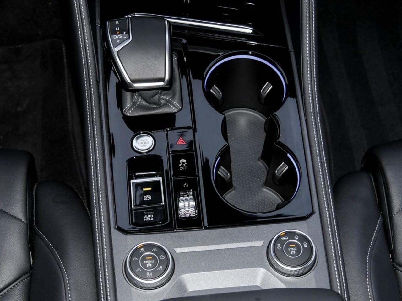 Volkswagen TOUAREG 3.0 TDI R-Line Grijs Kenteken ACC Luchtvering Trekhaak Comfortstoelen Head-Up Display