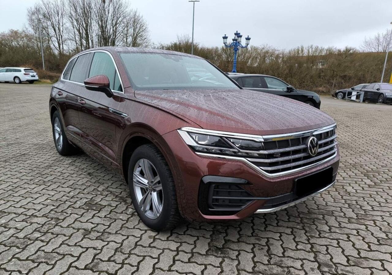 Volkswagen TOUAREG 3.0 TDI R-Line ACC Luchtvering Comfortstoelen Trekhaak