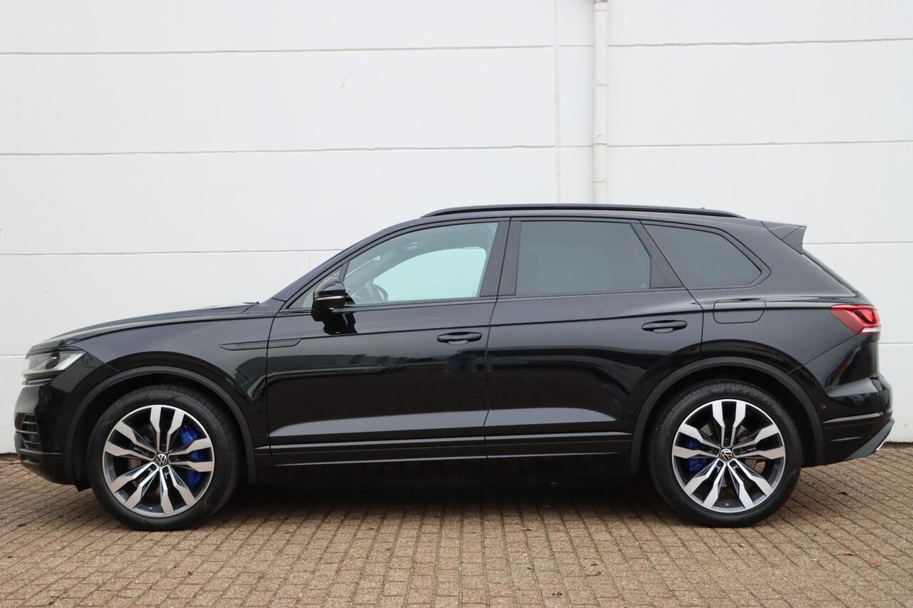 Volkswagen TOUAREG 3.0 TSI eHybrid 4Motion Elegance Black Style | Luchtvering | 380pk Tiptronic