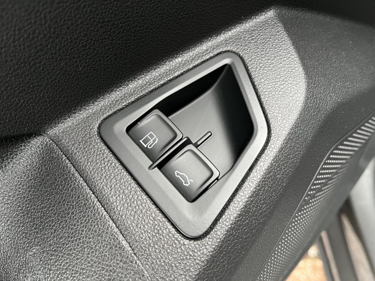 Volkswagen TOUAREG 3.0 TSi eHybrid 4MOTION R / AUTOMAAT/ PANO/ 462PK/ LUCHTVERING/ LEER/ HEAD-UP DISPLAY/ ADAPT. CRUISE/ MATRIX/ RIJ-MODI/ NAVI/ PARK. SENSOREN + CAMERA/ STOEL-STUUR V ERWARM./ 4-ZONE CLIMA