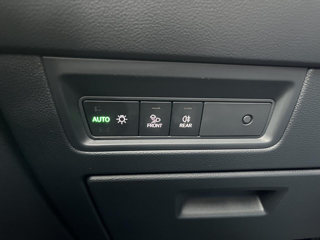 Volkswagen TOUAREG 3.0 TSi eHybrid 4MOTION R / AUTOMAAT/ PANO/ 462PK/ LUCHTVERING/ LEER/ HEAD-UP DISPLAY/ ADAPT. CRUISE/ MATRIX/ RIJ-MODI/ NAVI/ PARK. SENSOREN + CAMERA/ STOEL-STUUR V ERWARM./ 4-ZONE CLIMA