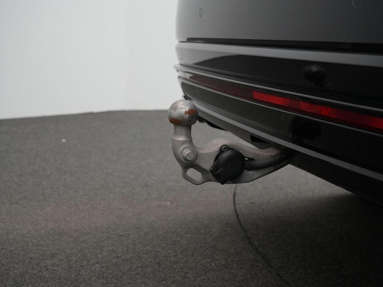 Volkswagen TOUAREG R 3.0 TSi 360 pk eHybrid 4MOTION | EXCL. BTW / Grijs kenteken | Panoramadak | Trekhaak | Leder | Luchtvering