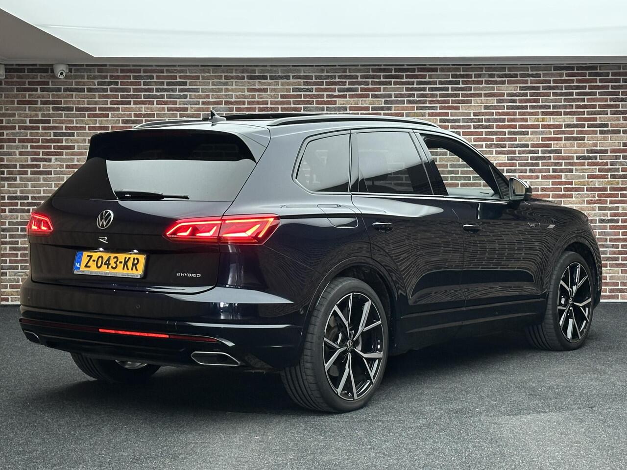 Volkswagen TOUAREG 3.0 TSi 4MOTION R HeadUp Panorama Luchtvering Memory Line