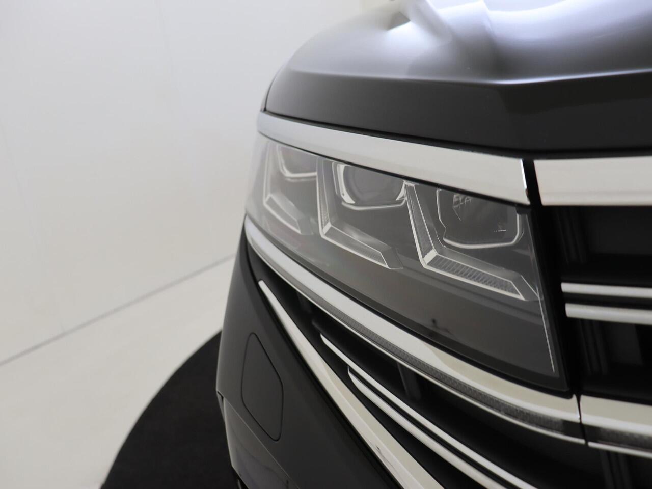 Volkswagen TOUAREG 3.0 TSi eHybrid 4MOTION Elegance | Panoramadak | Trekhaak | Luchtvering | Parkeerassistent | Nachtzichtassistent | 360 camera | 4-zone airco | Head-up display | Dodehoek detectie |