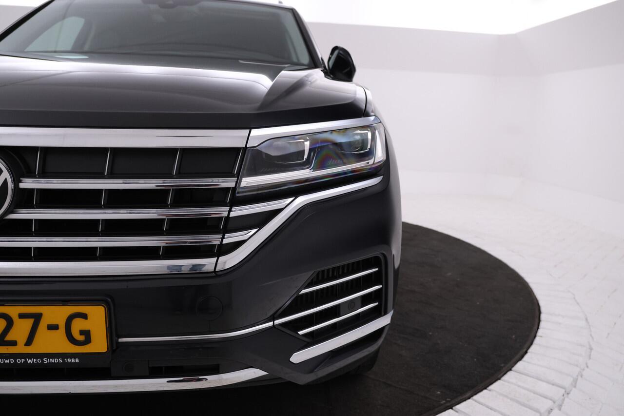 Volkswagen TOUAREG EHYBRID 3.0 TSi 4MOTION Panorama, Luchtvering, Climate, Volleder.