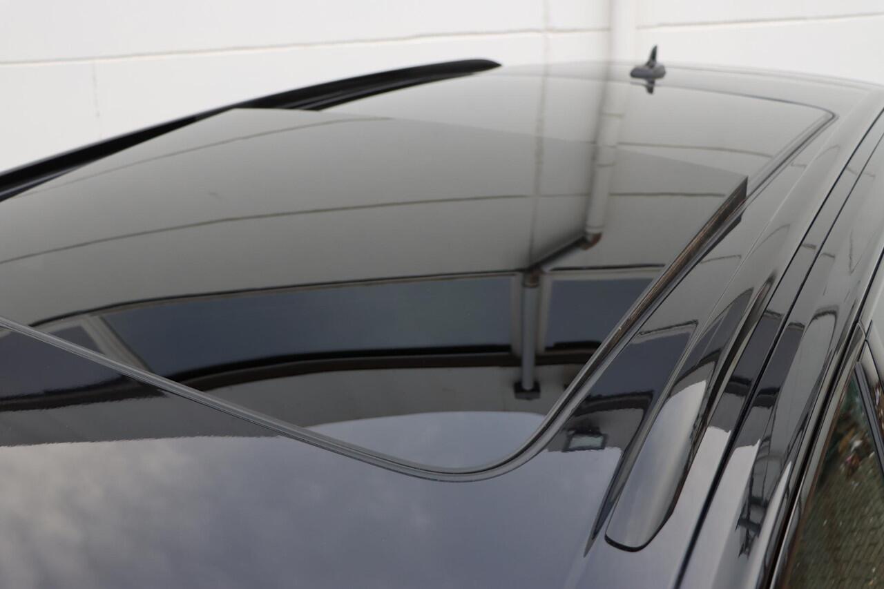 Volkswagen TOUAREG 3.0 TSI eHybrid 4Motion Elegance Black Style | Luchtvering | 380pk Tiptronic