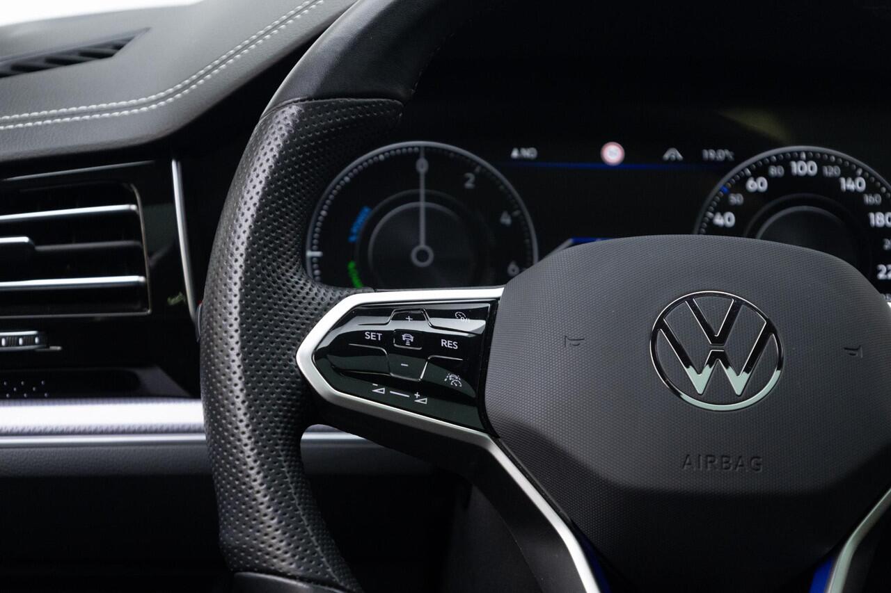 Volkswagen TOUAREG 3.0 TSi eHybrid 4MOTION R | 21 Inch | Nachtzicht | Trekhaak |