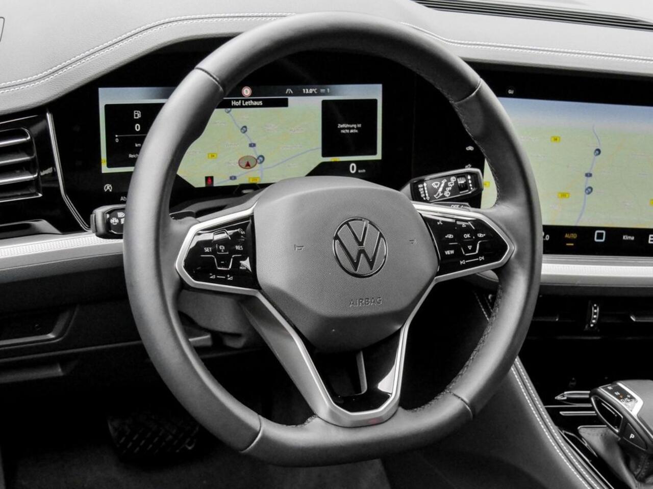 Volkswagen TOUAREG 3.0 TDI GRIJS KENTEKEN ACC LUCHTVERING TREKHAAK COMFORTSTOELEN