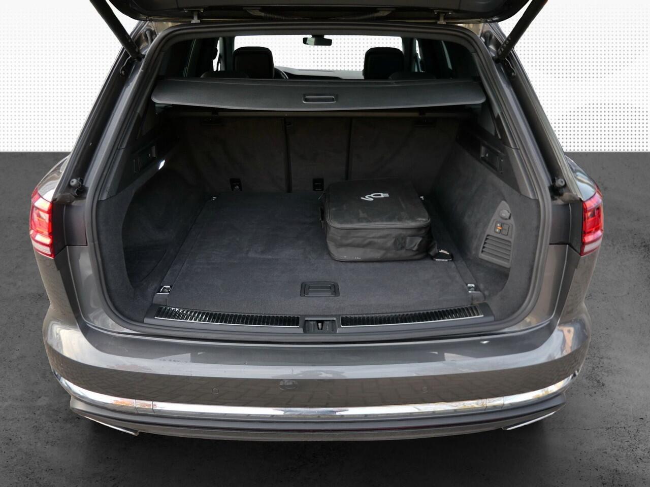 Volkswagen TOUAREG 3.0 TSi eHybrid 4M Elegance ACC Panoramadak Stoelkoeling Memory Trekhaak Camera