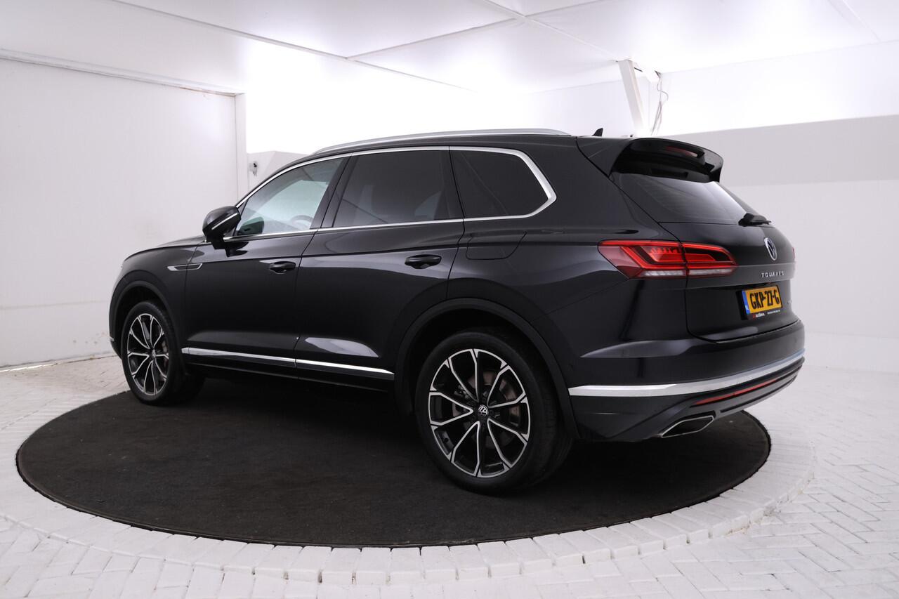 Volkswagen TOUAREG EHYBRID 3.0 TSi 4MOTION Panorama, Luchtvering, Climate, Volleder.