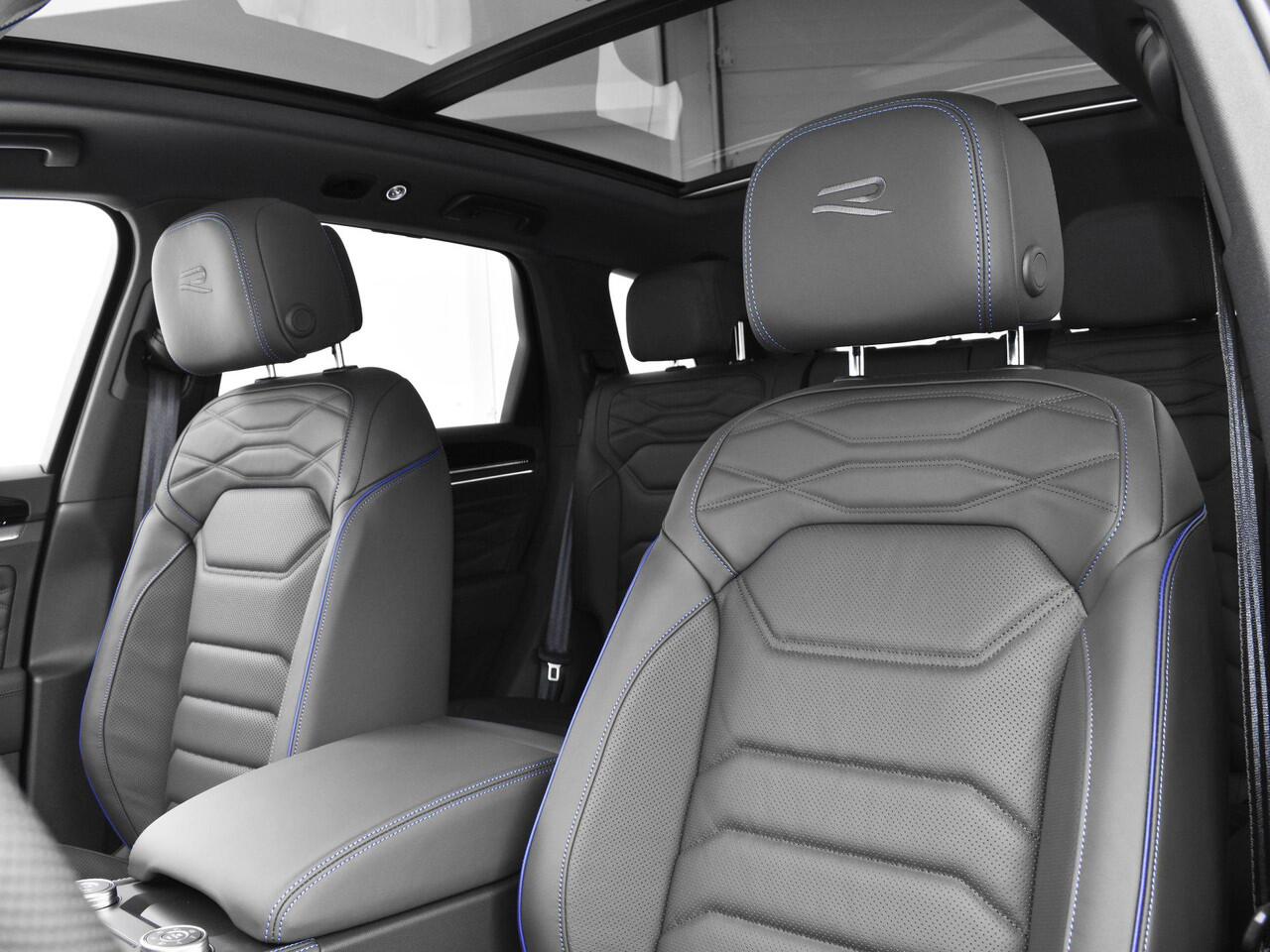 Volkswagen TOUAREG R Edition 3.0 eHybrid 462 PK 8 versn. DSG · Nachtzichtassistent · Comfort Pakket · Trekhaak inklapbaar, met elektrische ont grendeling, incl. aanhangwagenmanoeuvreerhulp 'Trailer Assist' · Zijruiten achter en achterruit getint, 82% lichtabsorberend en gel